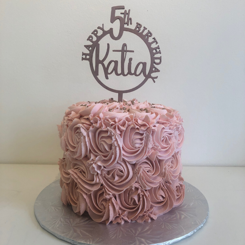 gingerscupcakes's tweet photo. Are you #celebrating someone special in your life? 
We make #NutFree #CustomCakes for any occasion 💗🌹
#HappyBirthday #RichmondHill #Aurora #GingersDesserts #YorkRegion #MadeWithLove 
https://t.co/1sGgzUb8BQ https://t.co/F3k6LF6LIo