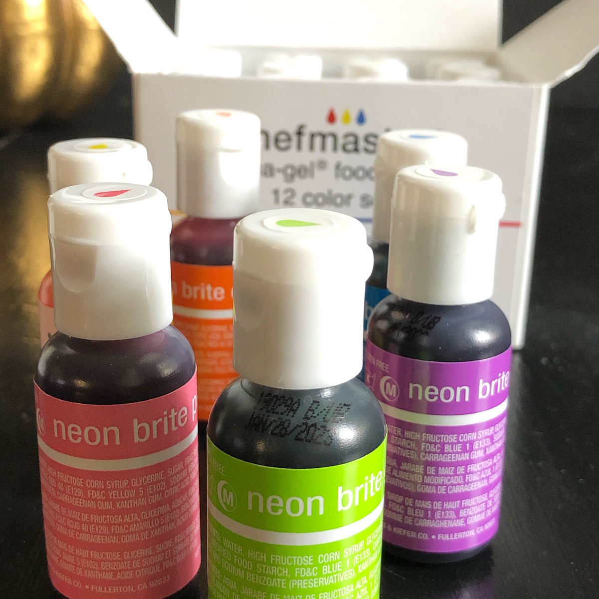 cookiecoutureTW's tweet image. My favorite Christmas gift EVER!!! @ChefmasterColor  liqua-gel food color 6 neon color set and 12 color set! #chefmaster #chefmasterfoodcoloring #chefmasterfoodgel #chefmastercolors #cookiedecorating #cookiedecoratingvideo #holidayseason #holidaybaking #Christmas #ChristmasGift c