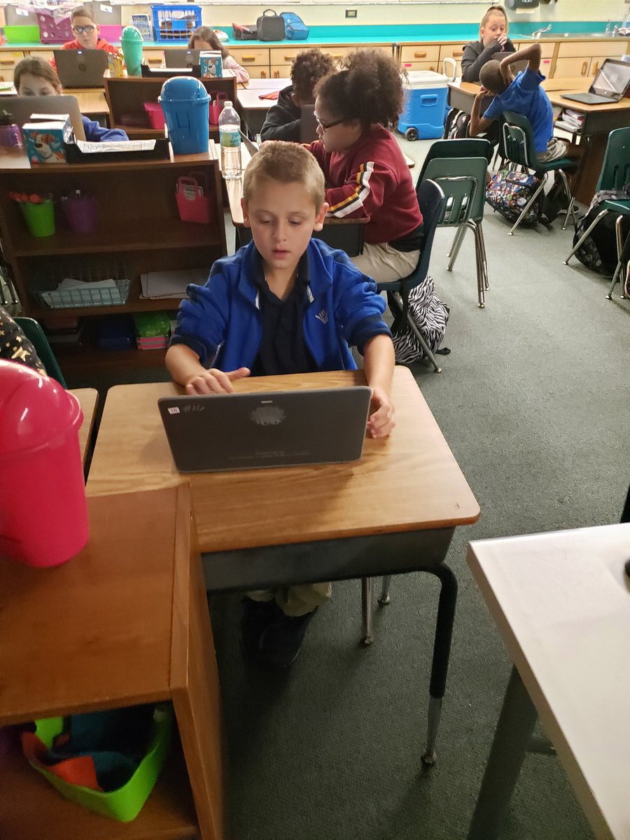 Loving the new technology we can now incorporate into our lessons. The kids loved nearpod. #manateesmakeithappen