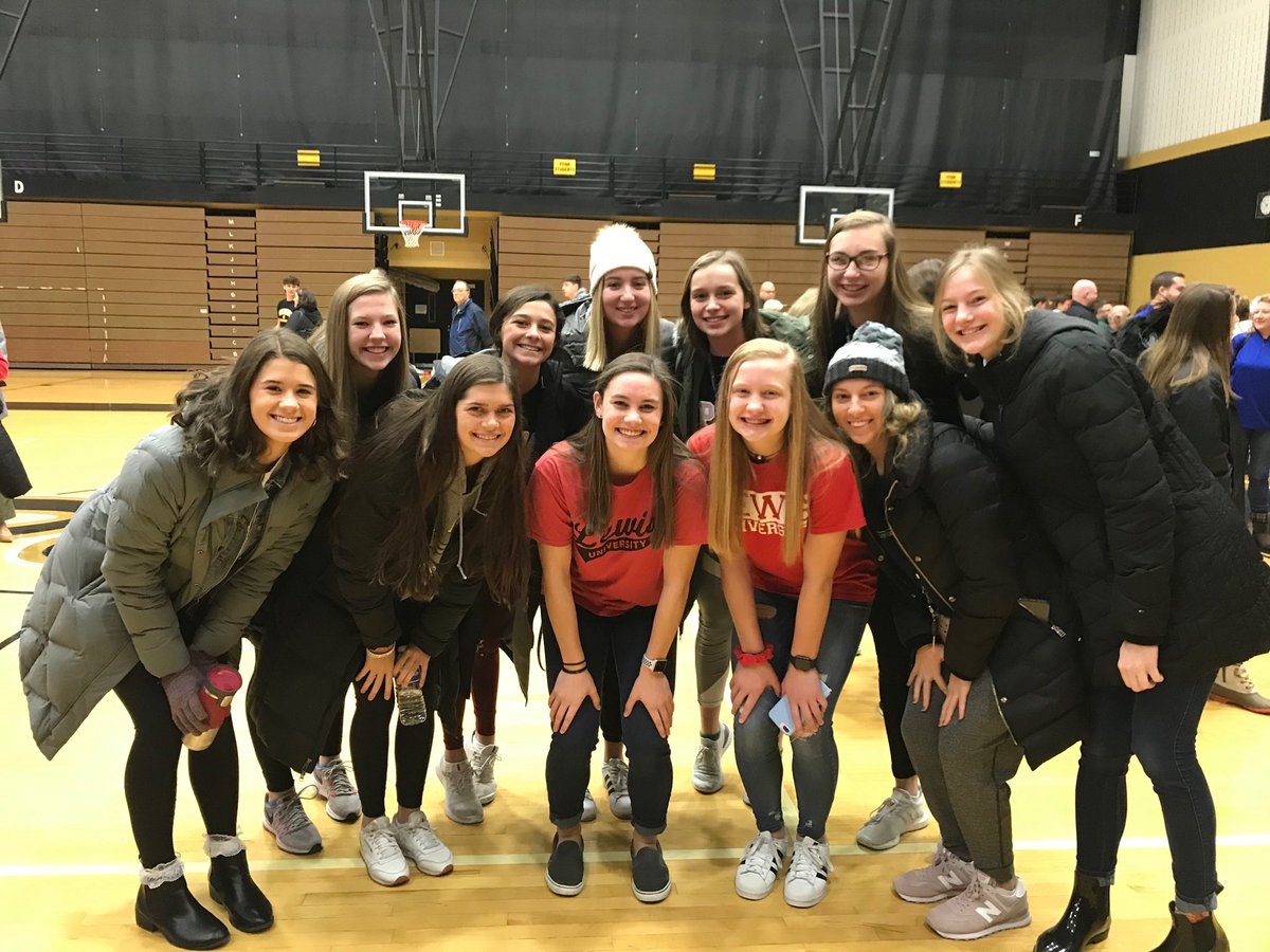 Congratulations to all Penn athletes who signed this morning! Huge shoutout to our very own Ally Hickey! ♥️☺️🏐 We love you and are so proud of you!