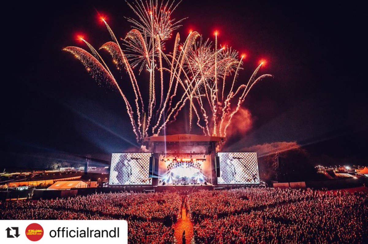 nationalexpress's tweet photo. Get organised and book your coach to @OfficialRandL now for the cheapest ride to the festivals 🙌  #ReadingandLeedsFest https://t.co/4ZSBPEF4PI