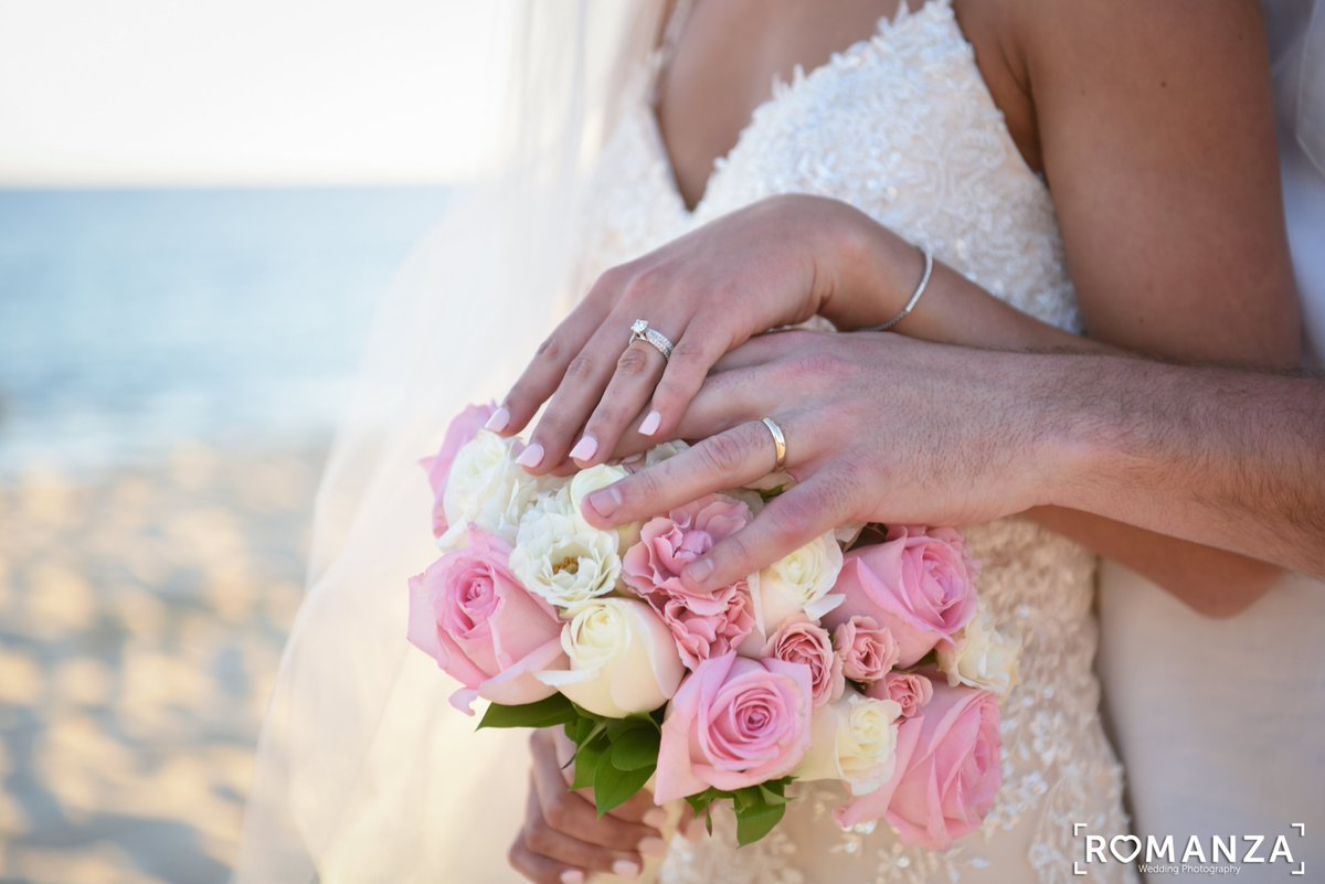 ¿Recién comprometidos?💍💕¡Ahora es momento de planear su boda! Conozca nuestros paquetes y descubra porque #DreamsLosCabos es la mejor opción: bit.ly/Bodas_DRELC | weddings.drelc@dreamsresorts.com