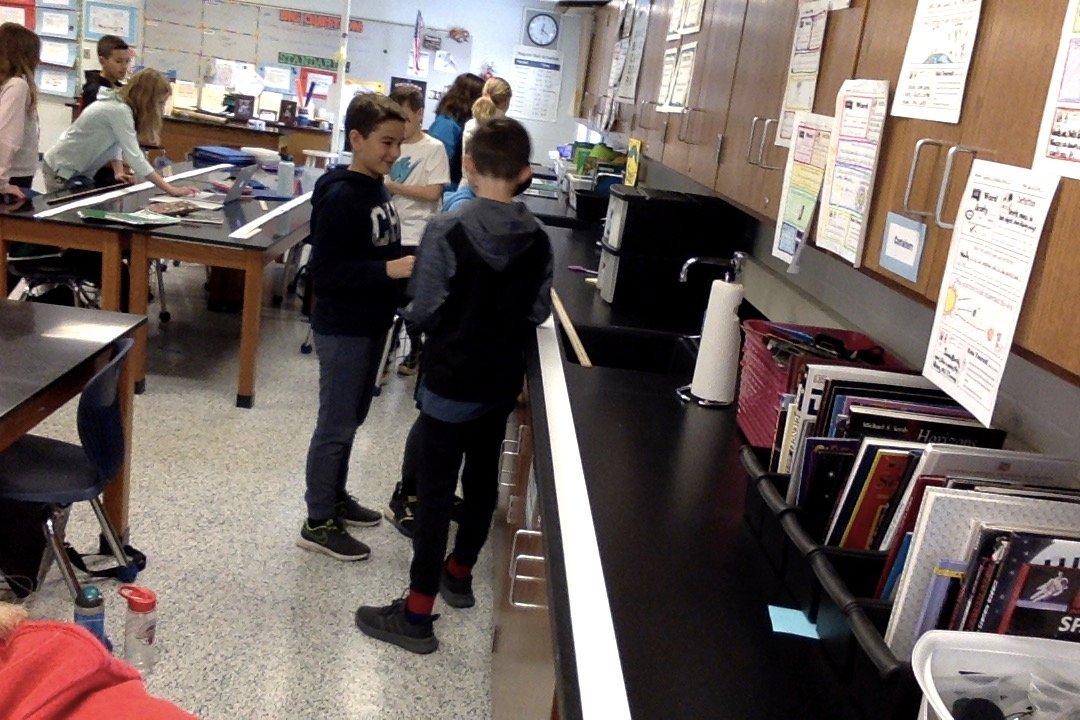 GieselmannMrs's tweet photo. 6th-grade science students spent class time creating a scale model of our solar system to better understand our place in the universe MS-ESS1-3 #106learns #alwaysmathinscience https://t.co/3iwD9rVoy3