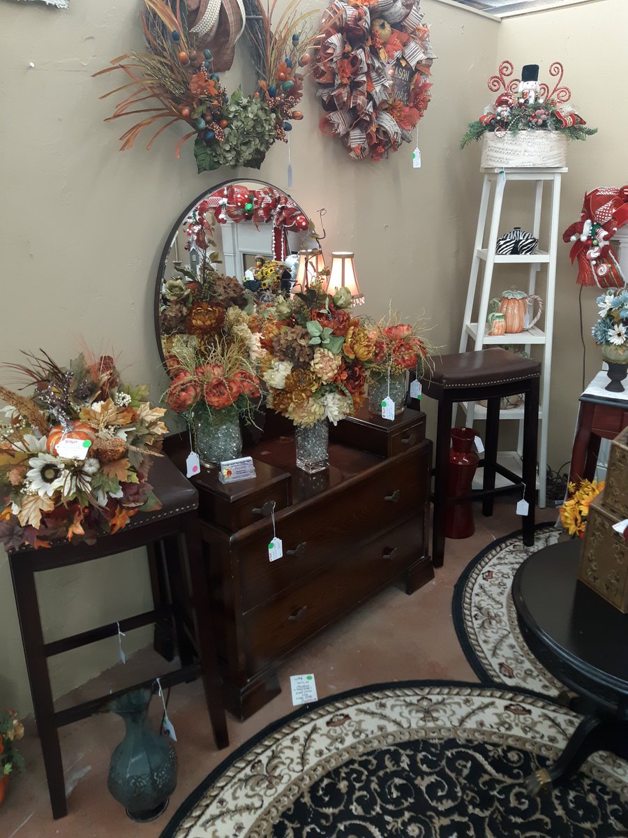 MercantileInFW's tweet photo. If you're in Ft Worth and looking for some fun Christmas decor, be sure to check out booth #816! https://t.co/kFuDzWdvUi