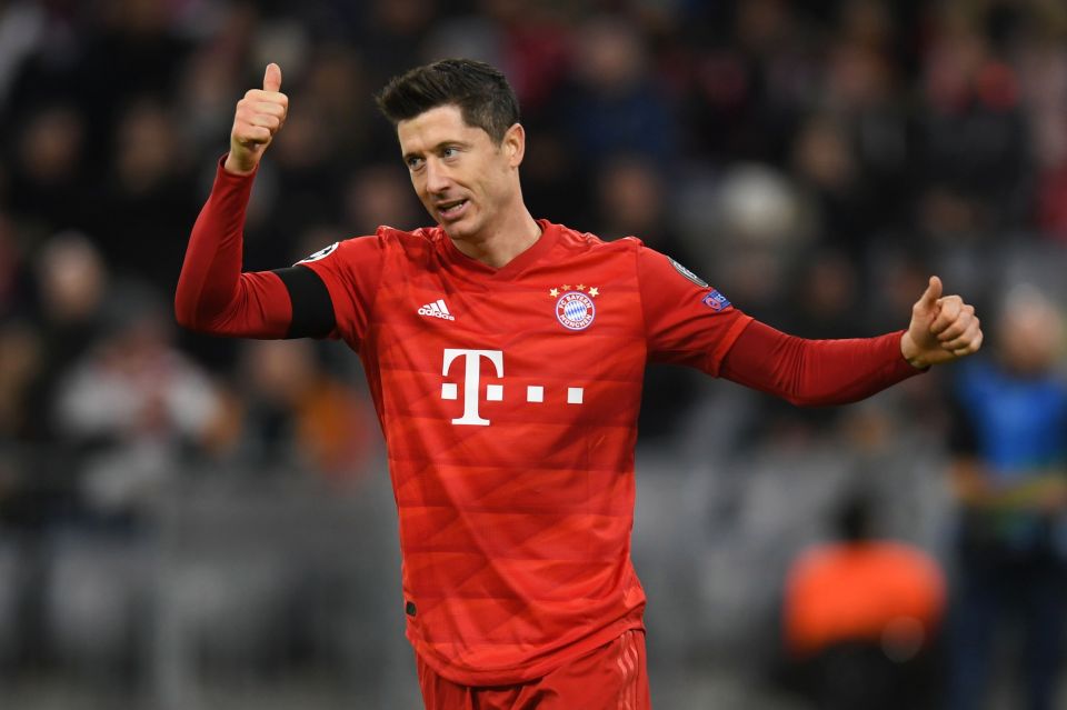 Let's just look at the goals scored for their clubs from each player since the start of the 2015/2016-season:Lewandowski: 189 goals / 211 matchesSuárez: 160 goals / 217 matchesAgüero: 137 goals / 189 matchesKane: 138 goals / 191 matchesBenzema: 100 goals / 199 matches