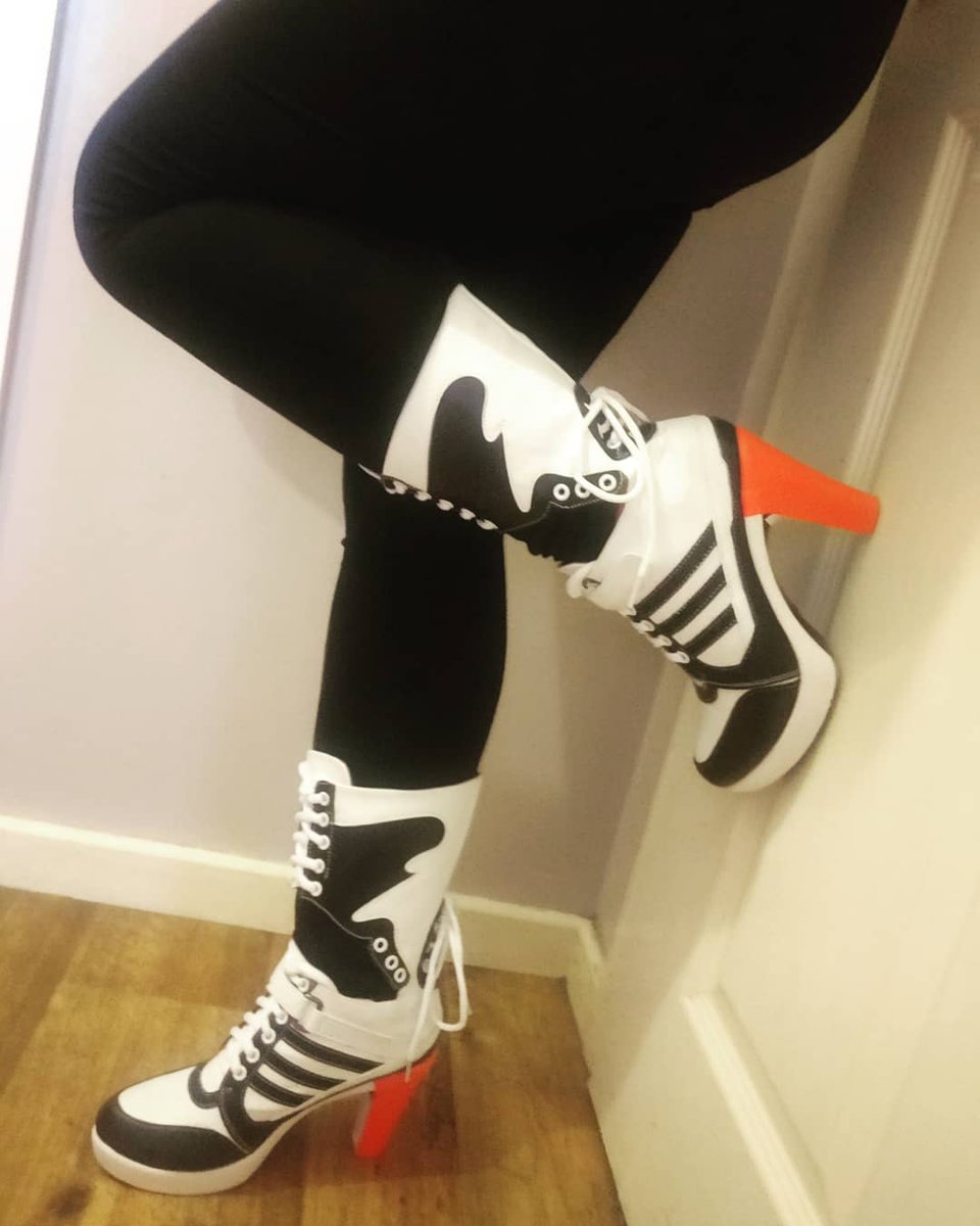 MelC1276's tweet photo. Sooo in love with my Harley boots from a generous #gifter 
T shirt is on my wishlist if anyone would like to purchase and then that's my outfit complete!! 😍😍 #wishlistqueen #treatyourfavetweeter #treatme https://t.co/UQTVHKLmZ7