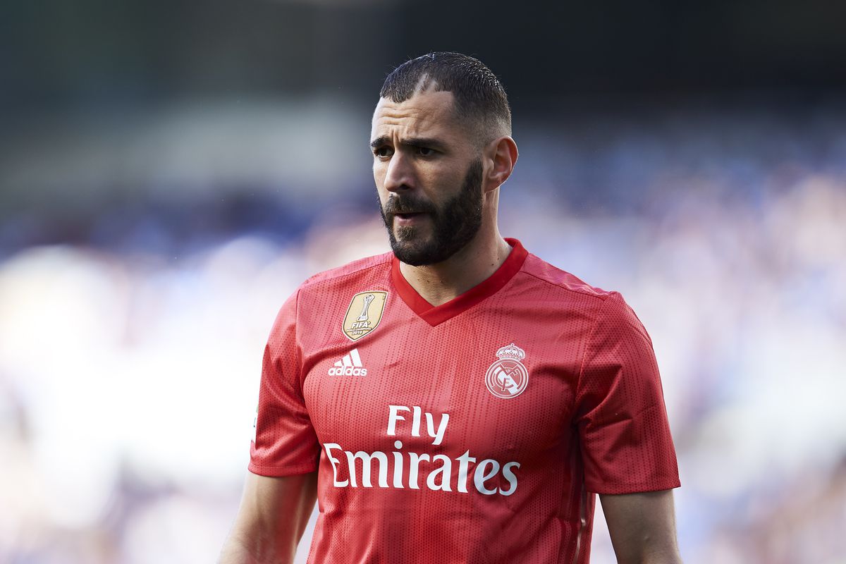 For Benzema's club goals, this is how he has scored them, according to TransferMarkt:Right foot: 52Left foot: 13Tap-in: 4Header: 24Penalty: 7Direct free kick: 0Shot reflected to goal: 0Solo run: 0