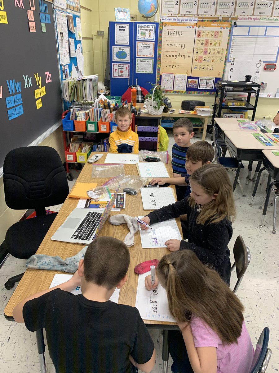 MrsOnik1's tweet photo. 5th grade buddies helping 1st grade apply their WTW words on their FUNDation boards! #hmt123 #WTW #Fundations https://t.co/VmMZMsl8uO