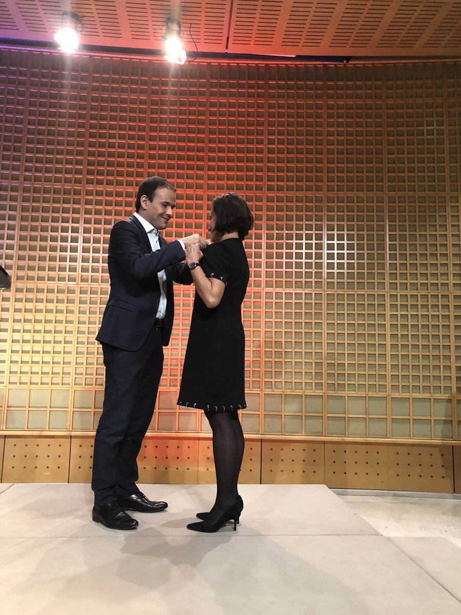 ericlhote's tweet photo. L’engagement #numerique de @FMDelasalles DG Groupe @creditdunord membre #CNUM faite Officier de #OrdreNationalMérite par @cedric_o en présence de nombreuses personnalités ! https://t.co/FFDfhkYaOG