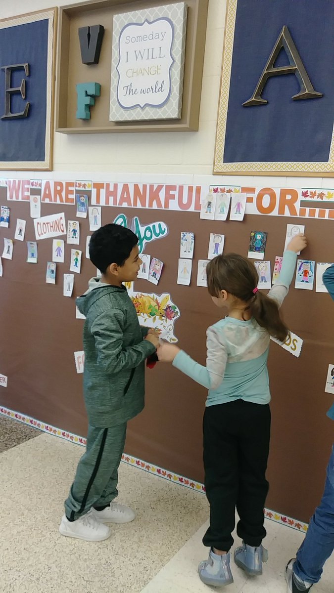 Every moment is a blessing!  💖
#gratitudesnaps
@FieldsFalcons
2nd grade students adding to our campus Gratitude Wall! 🙌👑