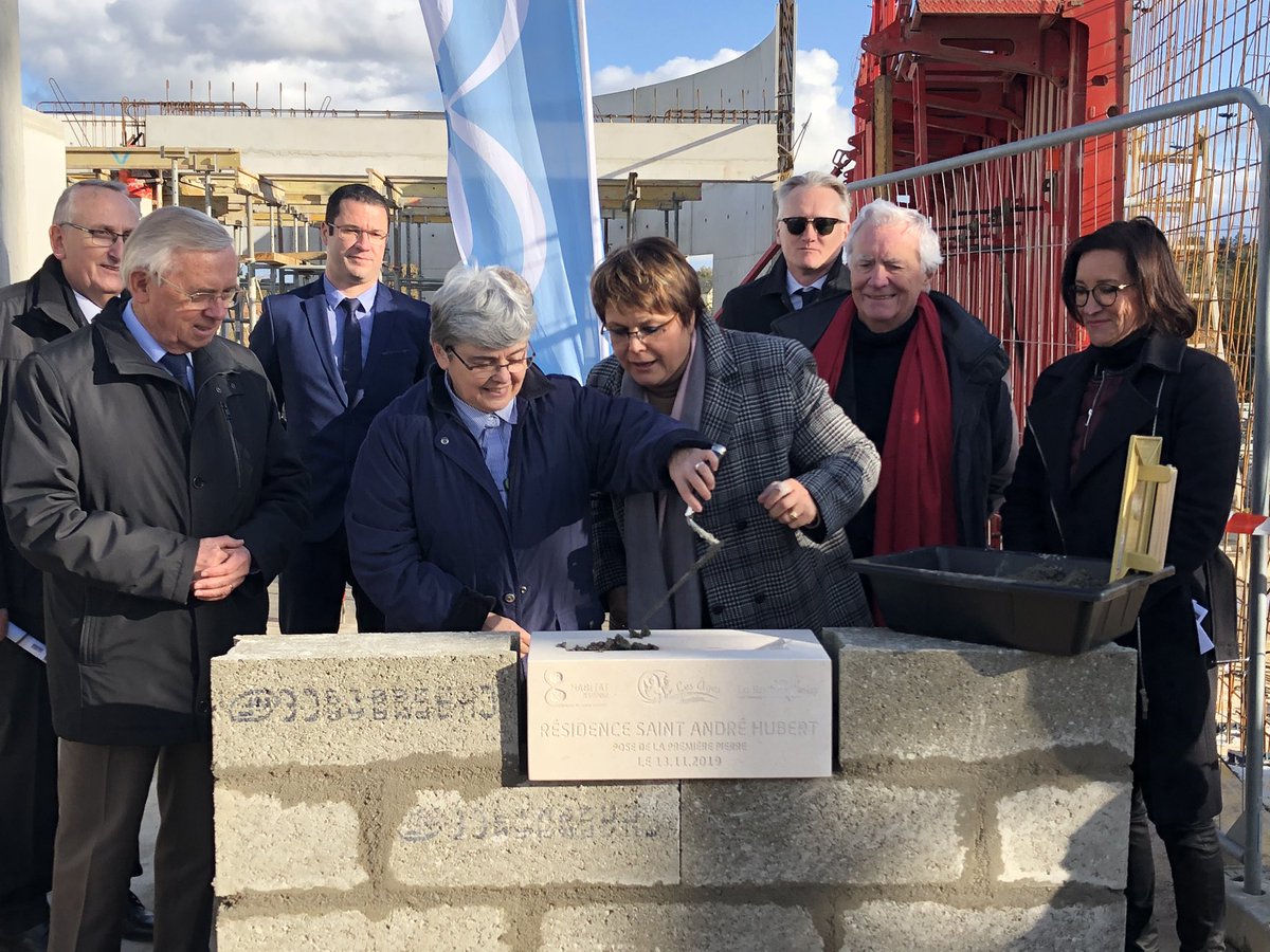 jpabelin's tweet photo. Heureux d’accompagner @moreaupascale1 pr pose 1ère pierre de la résidence Autonomie St André-Hubert à La Roche-Posay portée par #HabitatdelaVienne qui grâce à sa pugnacité a obtenu 44 logements pour les #seniors du territoire avec l’aide du @departement86. Coût 4M850€ #HColin https://t.co/nXFdXDLwmJ