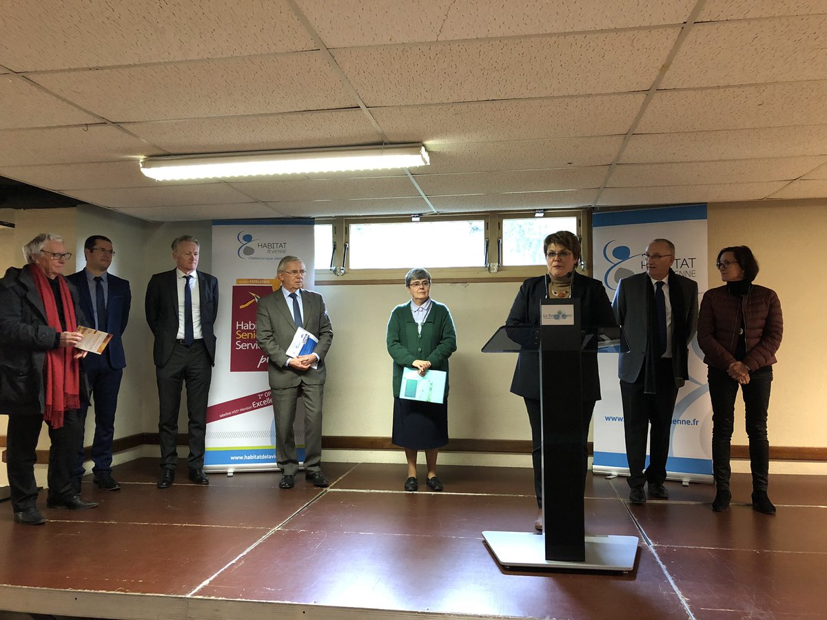 jpabelin's tweet photo. Heureux d’accompagner @moreaupascale1 pr pose 1ère pierre de la résidence Autonomie St André-Hubert à La Roche-Posay portée par #HabitatdelaVienne qui grâce à sa pugnacité a obtenu 44 logements pour les #seniors du territoire avec l’aide du @departement86. Coût 4M850€ #HColin https://t.co/nXFdXDLwmJ
