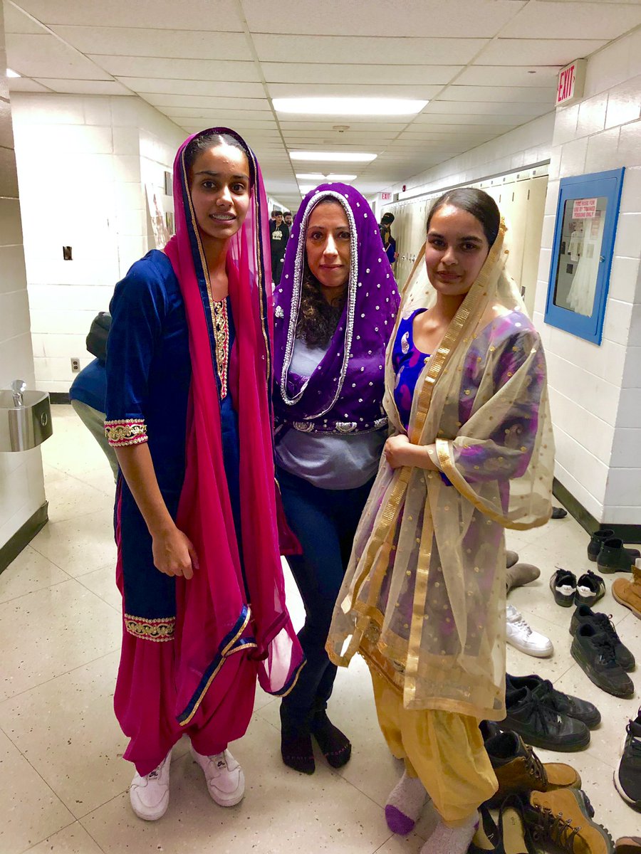 Ss and staff participate in #LangarKaKhana #Sikh <a href="/HumberviewSS/">Humberview S.S.</a>