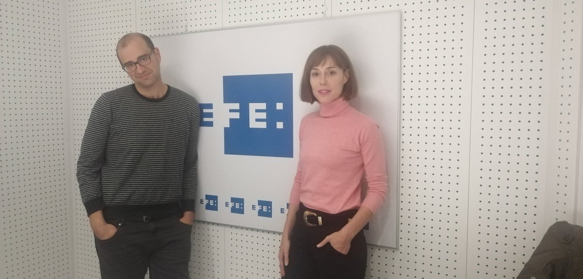 Fila_EFE's tweet photo. Que si quieren volver las veces que necesiten ¡nosotros encantados! 🥰🥰
Paco Cabezas y Ruth Díaz nos han visitado para hablar de #Adios. Y son eso, un lujo. En nada tenemos #FilaEFE10 🤗
Y siiii, cambiamos el móvil #YaDeYa 😅😅 https://t.co/jKWJE2aqwD