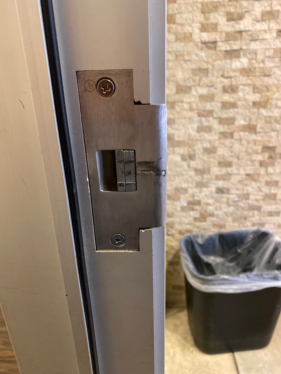 assaabloyesh's tweet image. Take a look at this Securitron UNL UnLatch Strike spotted in Scottsdale, AZ. Although the strike may appear small, it still maintains a holding force up to 1,500 lbs. #OpenWhatsNext with this small but mighty strike here: ow.ly/ig5x50x9181