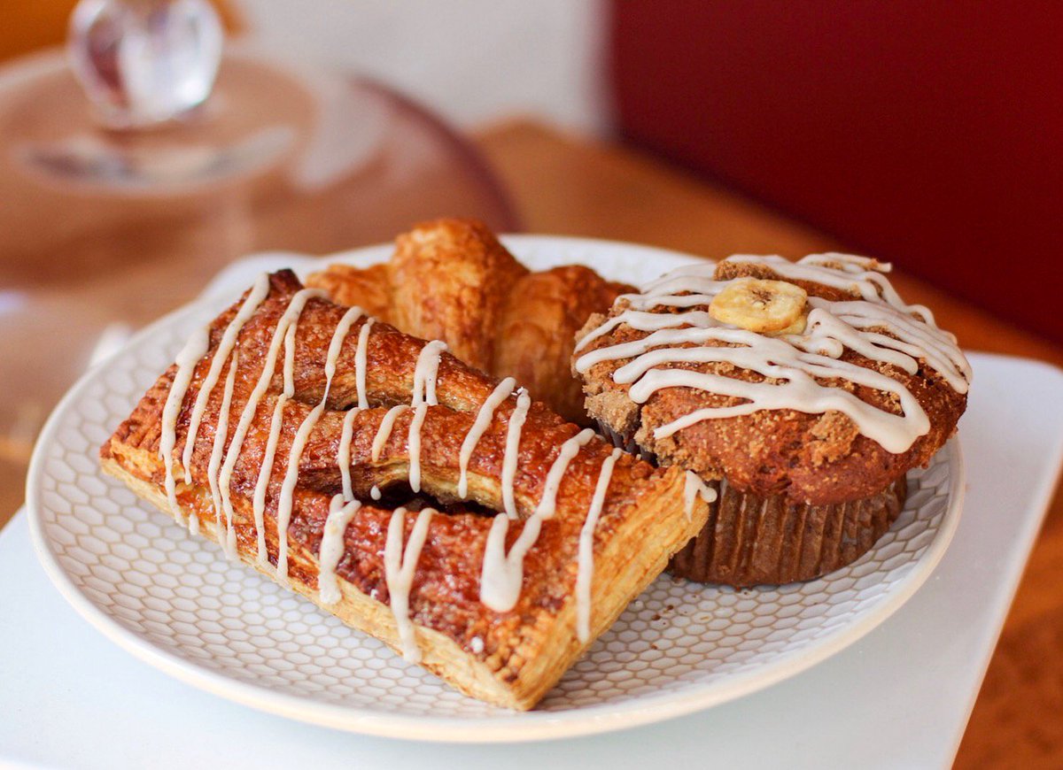 Pastries on Pastries on PASTRIES! ✨

Beside our award winning pizza, pasta and seasonal dinner menu items let not forget these delectable treats!

Pro tip: ask one of our friendly staff to warm up the pastry just a bit in our woodfired ovens! 👌🏽
#BIGAsandiego
#Pastries