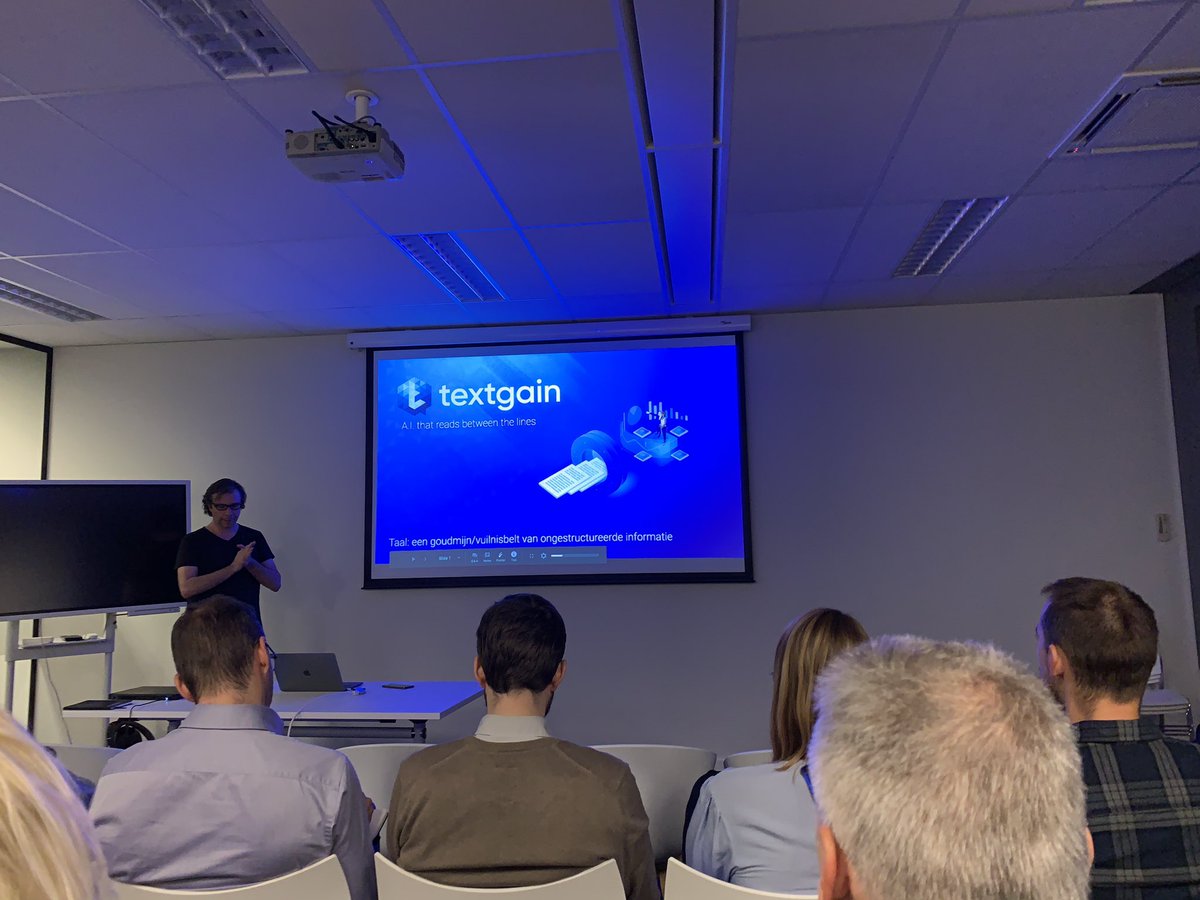 VerwimpRuben's tweet photo. Een lezing van usg professionals door Guy de Pauw over taal, data analyse en machine learning!
#thomasmore #itfactory #MachineLearning https://t.co/7NZLDoQ2Vy