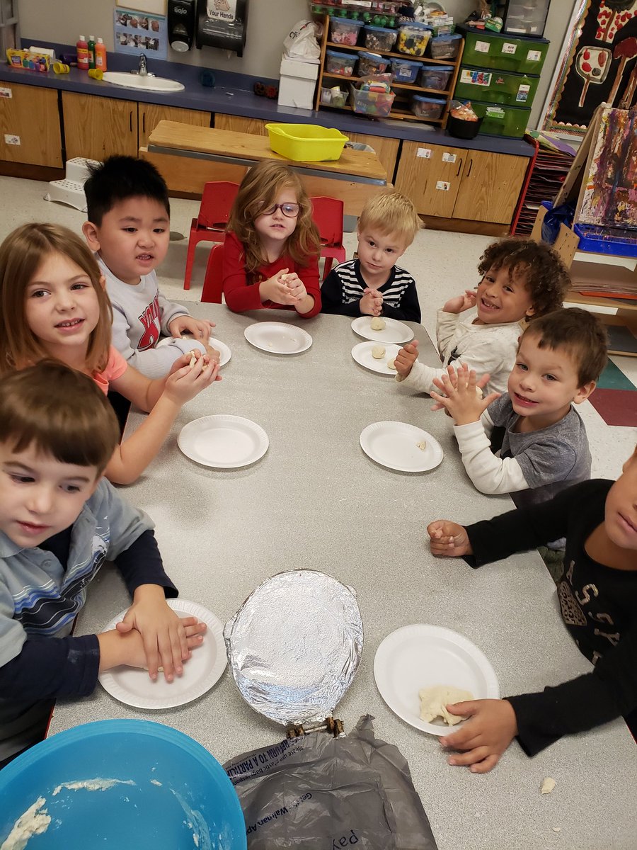 kacorns's tweet photo. Thanks to one of our parents, our class was able to learn the process of making tortillas. @OakwoodBlueJays @hickoryprek https://t.co/kf42rRsbon