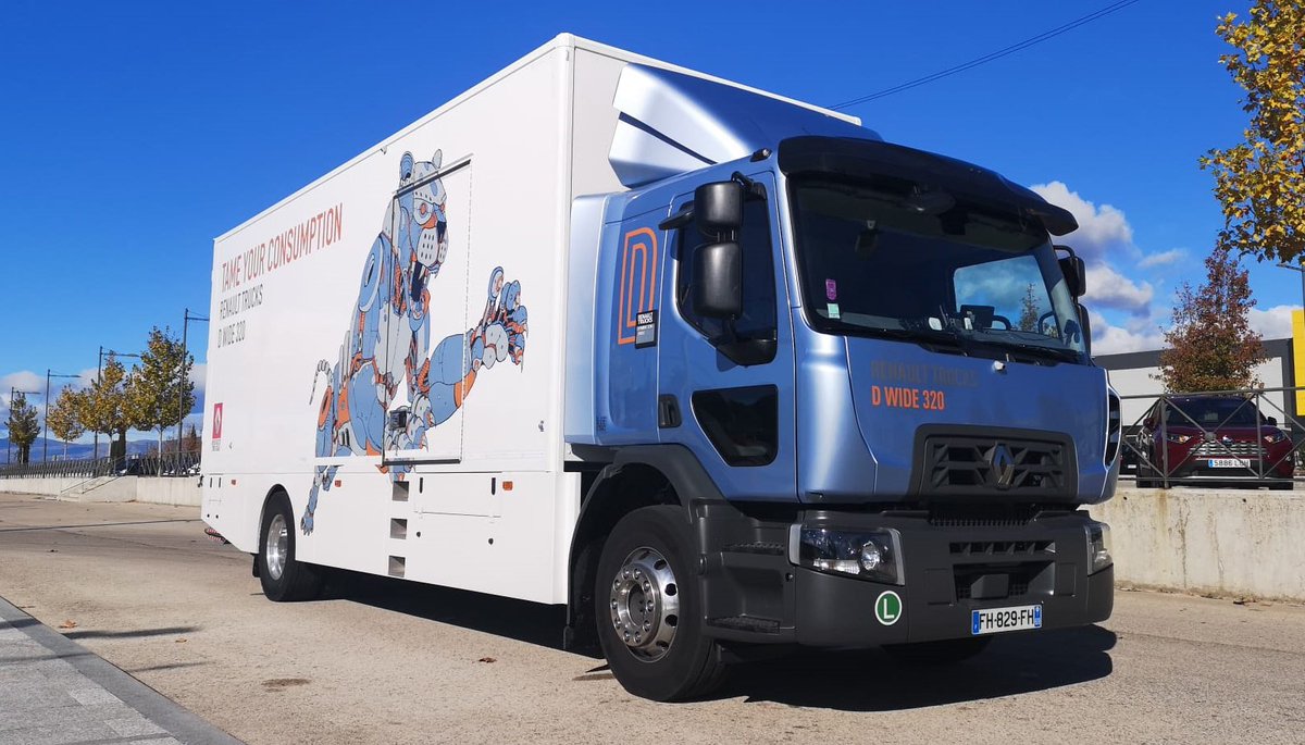 Transporte3's tweet photo. Hoy hemos conocido de cerca este camión de la Gama D WIDE de @RenaultTrucksEs, equipado con el motor DTI 8 de 320 CV.

📝 Muy pronto os contamos cómo ha respondido este profesional de la distribución en https://t.co/YSbvkIiGwS https://t.co/RAJStPMjU8