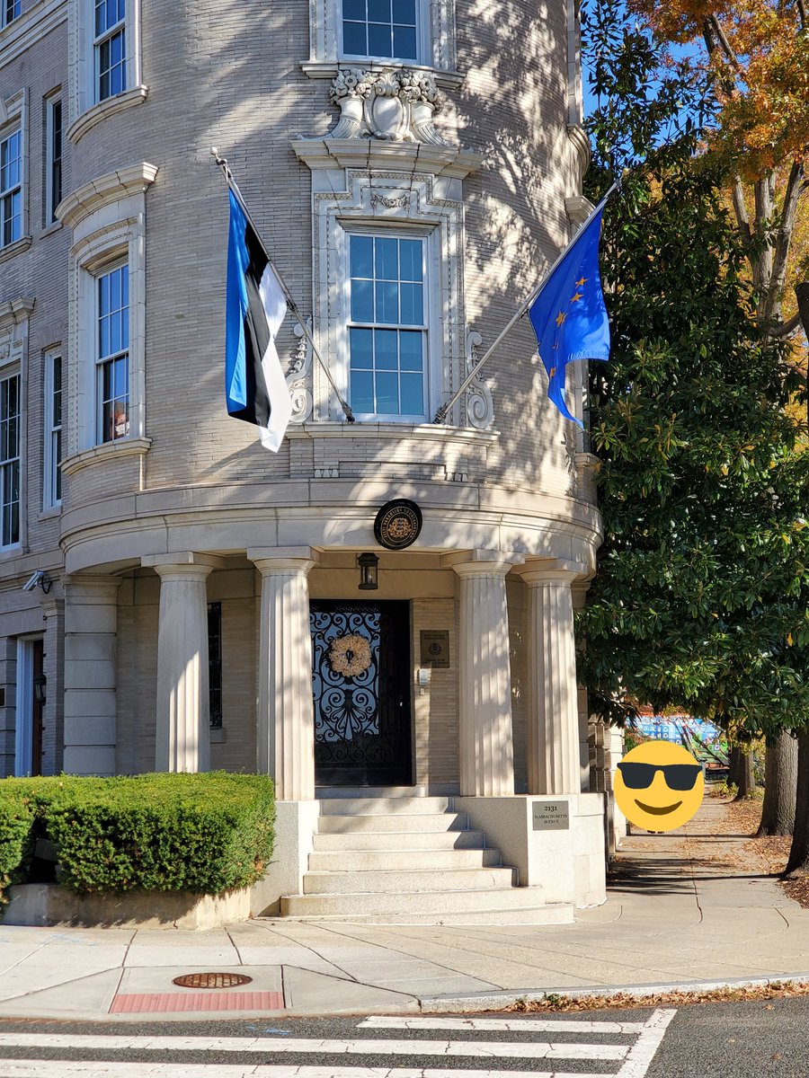 SabahToothTiger's tweet photo. Today's visit was with the Embassy of Estonia. A little bit of that white glove service mixed in with a lesson on how to use the many solutions @ATT offers #lifeatATT #FASDC #1of1 #whitegloveservice @Bhuv_FASDC @kashmenezes @404girl https://t.co/b7UNMUTKAF