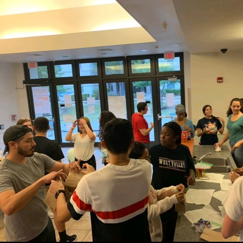 utsa_pa's tweet photo. With tonight's cold weather, the Society will be volunteering at a local shelter to keep everyone warm🌡Swipe to see some of the process last week! Remember, donations are always welcome and count towards extra hours. Let's start off to an amazing Wednesday! 🥪 https://t.co/qLVVQrwA5p