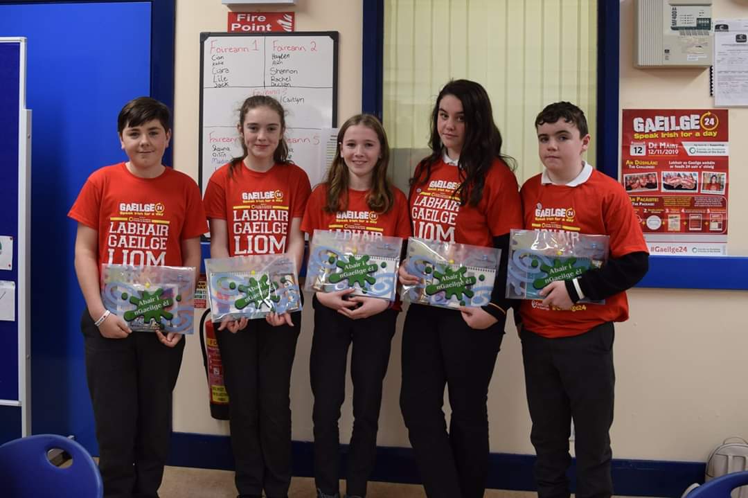 Bhí lá spraíúil ag Bl 1 &amp; 2 inniu le scolairí ó <a href="/OurLadys/">OLSS</a>. Bhí seans againn cuireadh a thabhairt do scoláirí atá páirteach sa 'Scéim Aitheantas Gaeltachta', roinnt cluichí, tráth na gceist &amp; cairde nua a dhéanamh, fhad is a bhí siad ag céiliúradh <a href="/gaeilge24/">Gaeilge24</a> i gColáiste Chomáin.