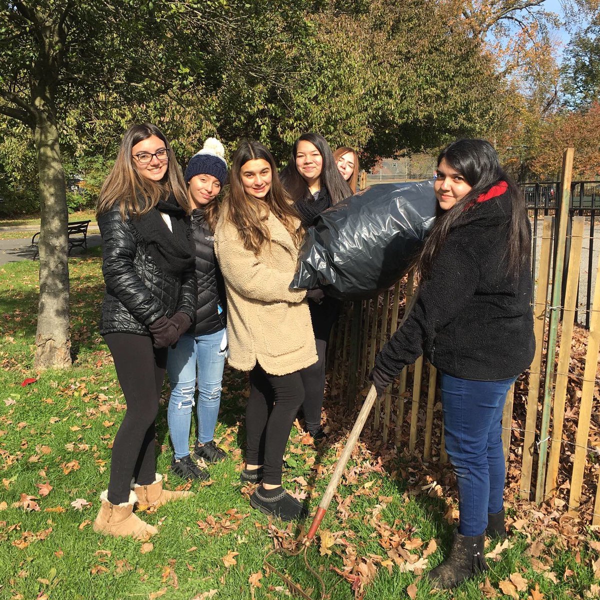 STJHILL's tweet photo. Happy #WorldKindnessDay!! Doing one small act of kindness can go a long way! Just ask our Trashbusters! https://t.co/jVC103g9se