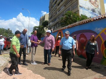 defensoria_bol's tweet photo. Nuestro  Defensor del Pueblo @aruizddp y la delegada @ZoraiseR acompañados del alcalde @OviedoPSUV 
realizaron recorrido por espacios recuperados gracias a la misión #MVzlaBella en el paseo Caroní, Puerto Ordaz 
@Defensoria_Vzla @promocionddp @DGACDDP https://t.co/E2UiHo1OBU