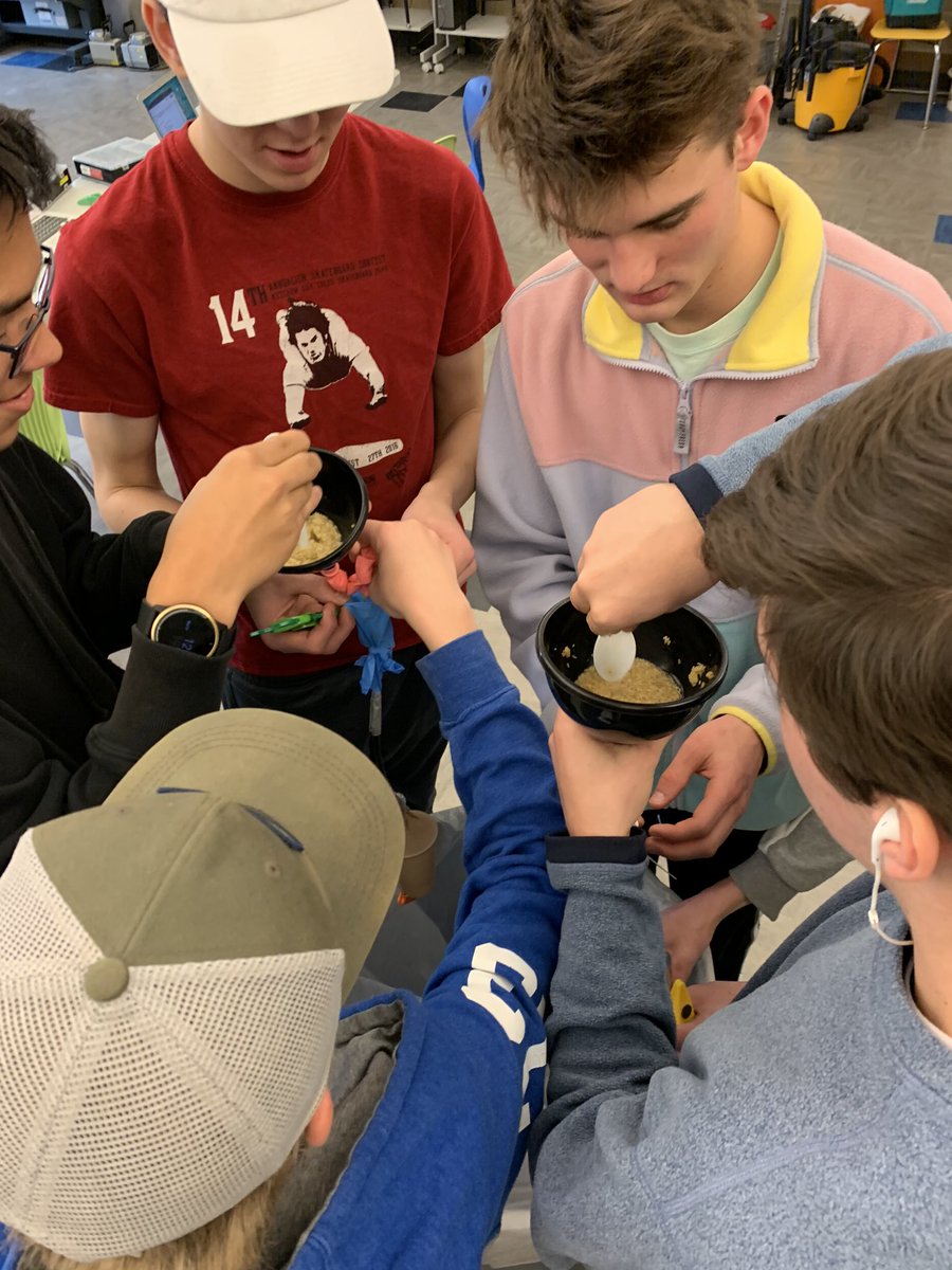 jhhsfablab's tweet photo. Bioengineering students making models of the digestive system!! It’s messy but someone’s gotta do it!! https://t.co/2QBmkfU4iU