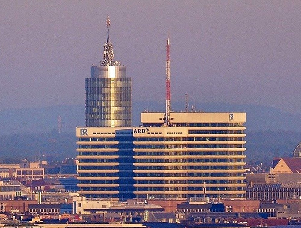 PresseAugsburg's tweet photo. Sendeausfälle möglich | Gewerkschaften rufen zu zweitägigem Streik beim Bayerischen Rundfunk auf
#BayerischerRundfunk #BJV #BR #Sendeausfall #Streik https://t.co/I0qeVpTLLe https://t.co/fMnGRRmXZx