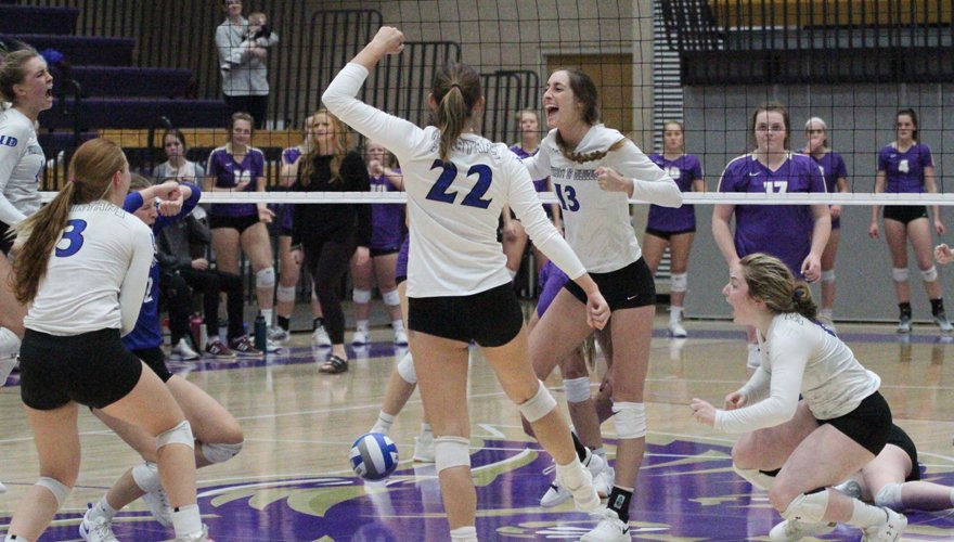 UDubuqueSports's tweet photo. NCAA Tournament Game Day! The Spartans take on St. Thomas in the nightcap of the St. Paul Regional at 8 p.m.!

Watch: https://t.co/jqZ7eVEXgR
Stats: https://t.co/KVdWf9QHgS https://t.co/n21QzaAkyF