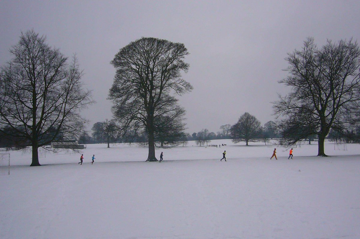 We know some of you like to plan ahead so here is some exciting news about extra festive parkruns:

1) There WILL be a St Albans parkrun at 9am on Christmas Day!

2) We'll be doing an extra New Year's Day parkrun, with a 10:30 start. Find a nearby 9am start and do a double!
