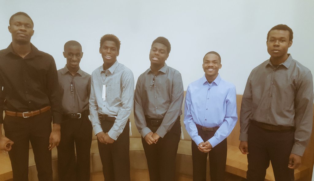 APSTransition's tweet photo. Restaurant interns practicing how to pick out clothes for an interview! Dressing for success! @KLovettDSE @APS_DSE @CarolynCharris https://t.co/eJWWxcyFlG