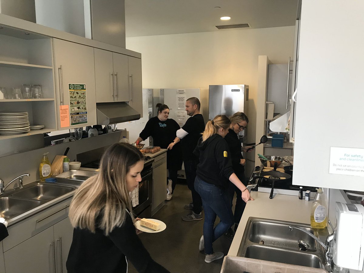 AndrewGKipper's tweet photo. It’s our Fifth annual global impact day and the sixth time we are serving a community meal at the #SCCAHouse. One of my favorite parts of being a DocuSigner is helping the #DocuSignIMPACT program grow over the years! @DocuSign https://t.co/QtI51o5WXl