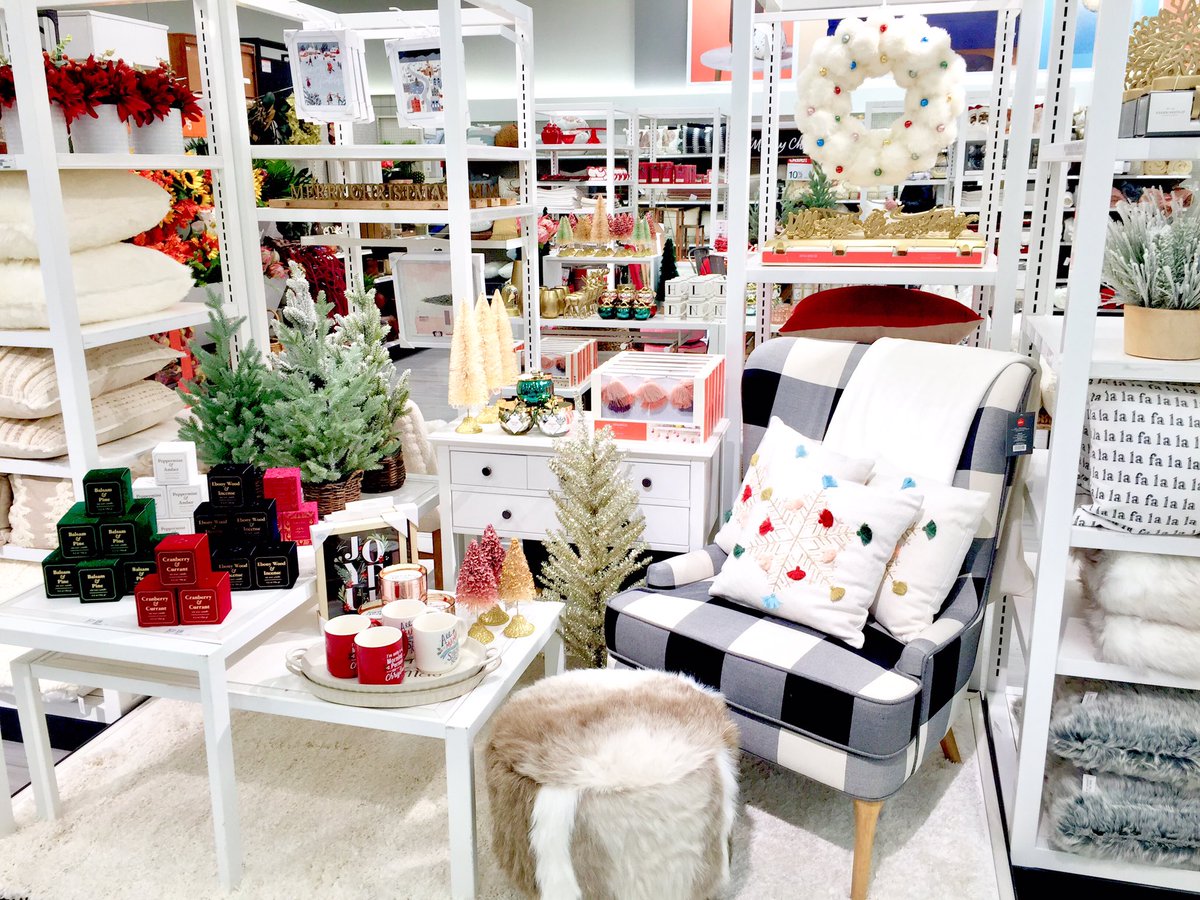 TargetVM_Philly's tweet image. I don’t know about everyone else but I’m completely in full Christmas mode.. which means... hallmark channel 24/7, Target shopping with my chestnut praline latte, and completely Christmas decorated the day after Halloween. As usual Opalhouse and Threshold blow me away every year.