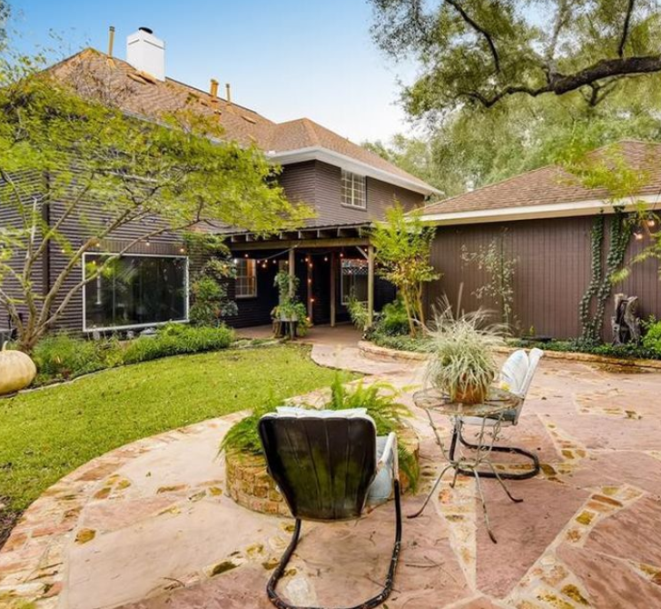 GetFeello's tweet photo. What color is your dream home 🖤?
#Homeoftheweek $538,000 @ 10806 Greymere Ct Austin, TX 78739 5 beds, 3.5 baths, 3,383 sq ft #realestate #homebuyer #househunting https://t.co/nsHG2qP4I4