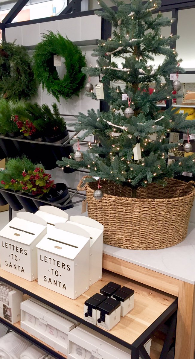 TargetVM_Philly's tweet image. This years Hearth &amp;amp; Hand holiday set is NOSTALGIA at its best. As always full of beautiful handcrafted products that will have you feeling at home in no time. @target @targetstyle @magnolia @joannagaines @chipgaines #holidayset #christmas #christmasdecor