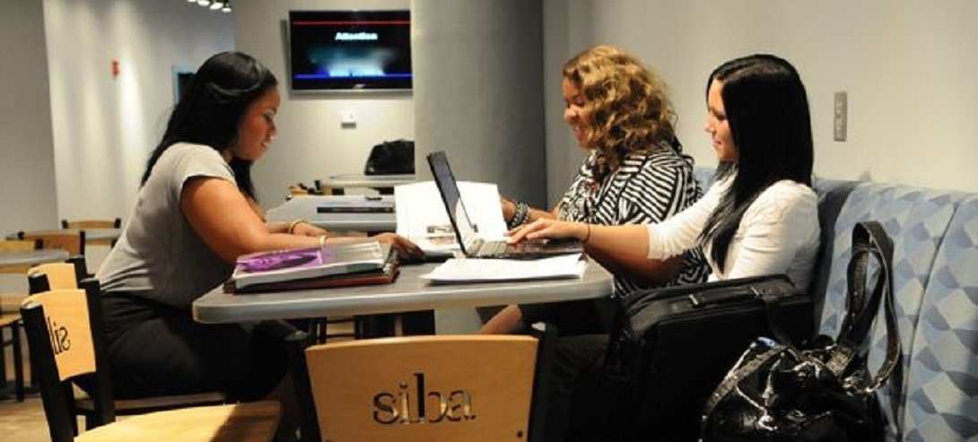 Working all day? We're offering Interior Design courses in the evening to help you meet your professional goals! Details in our blog: bit.ly/33Rd7cM #interiordesign #design #flexibleschooling #college