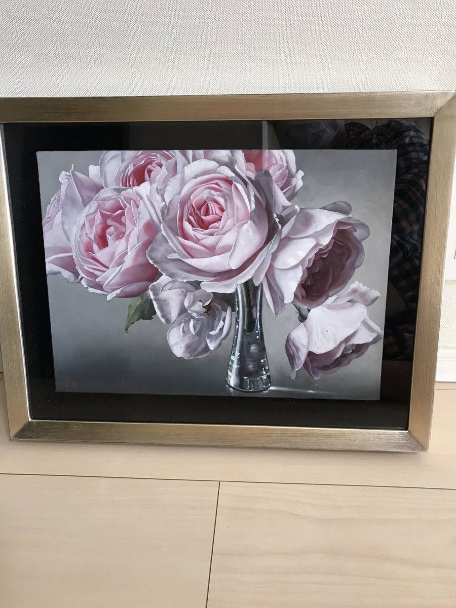 Kanemichi 最近の 渡辺香奈さんの良作 花の絵が欲しいと相談した時に 今から探すならと 一輪の花を 蕾から開花 枯れるまで を一枚の絵におさめる渡辺さんの作品を薦められた もともと躍動感のある画風の人で バラ 椿の絵にもみられる おまけに