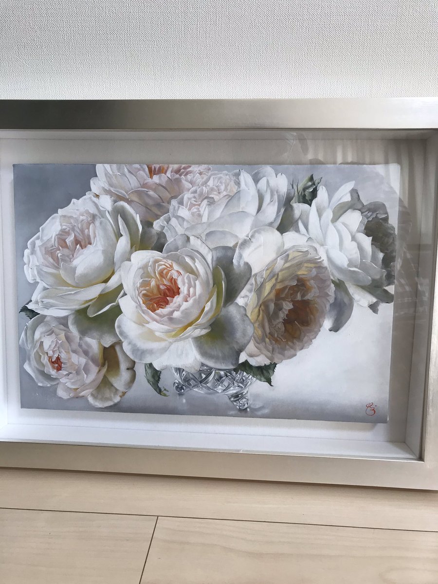 Kanemichi 最近の 渡辺香奈さんの良作 花の絵が欲しいと相談した時に 今から探すならと 一輪の花を 蕾から開花 枯れるまで を一枚の絵におさめる渡辺さんの作品を薦められた もともと躍動感のある画風の人で バラ 椿の絵にもみられる おまけに