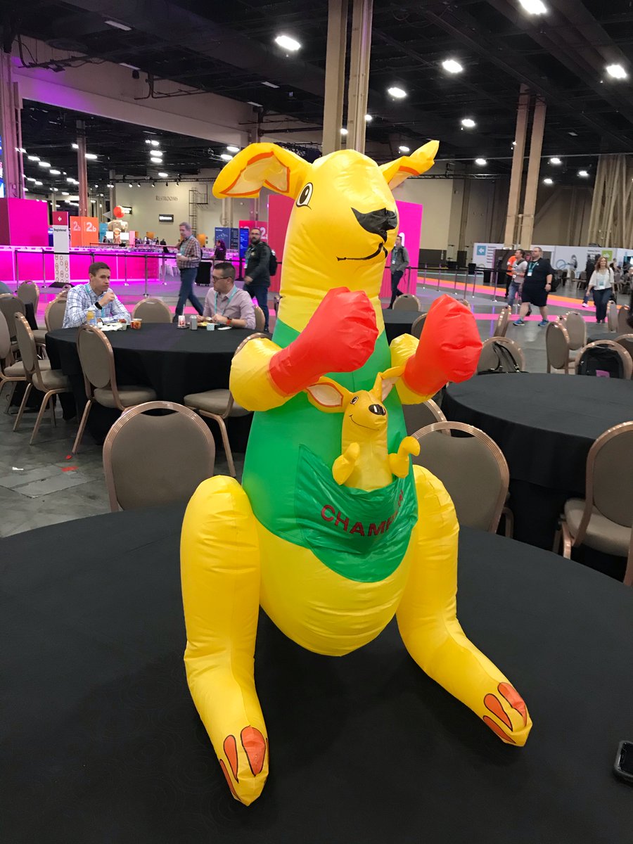 Kai_Cheah's tweet photo. Ozzie Ozzie Ozzie!! #data19 https://t.co/dQMB4WH8hQ