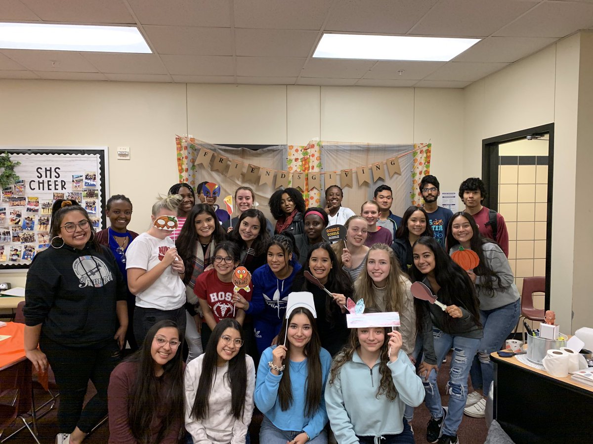 SHSTXHOSA's tweet photo. HOSA’s first Friendsgiving 🥳 thank you all for coming! https://t.co/406IEk0eCU