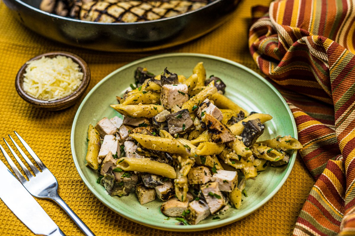 NEW to the menu this week, Chicken Carbonara with Sauteed Mushrooms! Add it to your order this week before Saturday at midnight to get your meals on Monday/Tuesday next week! loom.ly/gMobQGs