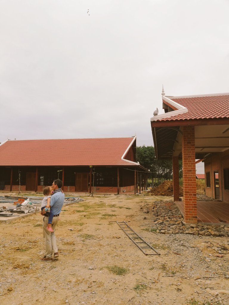 DerotCaroline's tweet photo. #grâceaumécénat d'une famille une nouvelle école et internat pour enfants pauvres voit le jour avec @EnfantsduMekong à Preah Vihear. Vive l'éducation pour sortir de la pauvreté ! https://t.co/F8xefcIl23