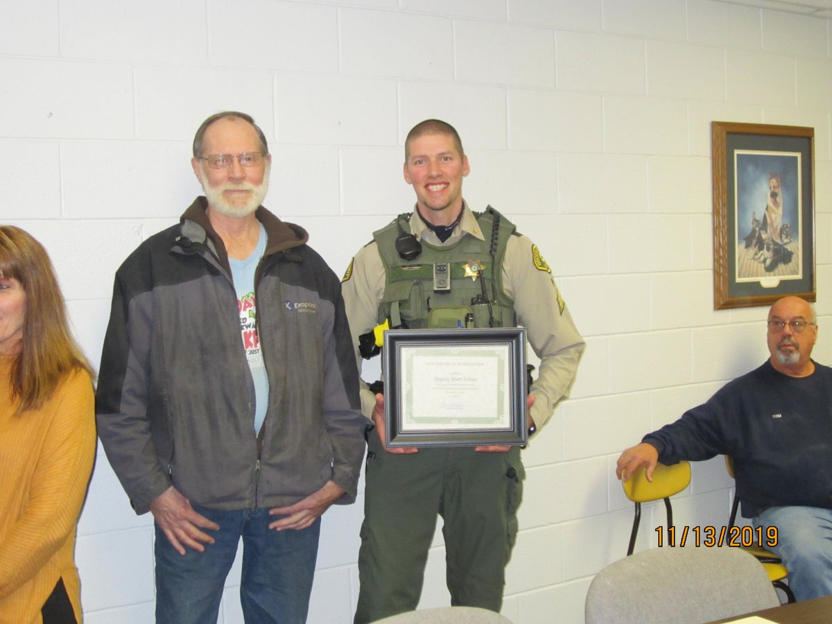 OCSOIowa's tweet photo. On October 31, 2014 Sgt Julius was dispatched to a call for an unconscious male at the Alley 7 in Sibley. The man in need of assistance was Gary Iedema. When Sgt Julius arrived on scene he shocked Iedema with his AED (automated external defibrillator) before the ambulance arrived https://t.co/anBQt1lkLD