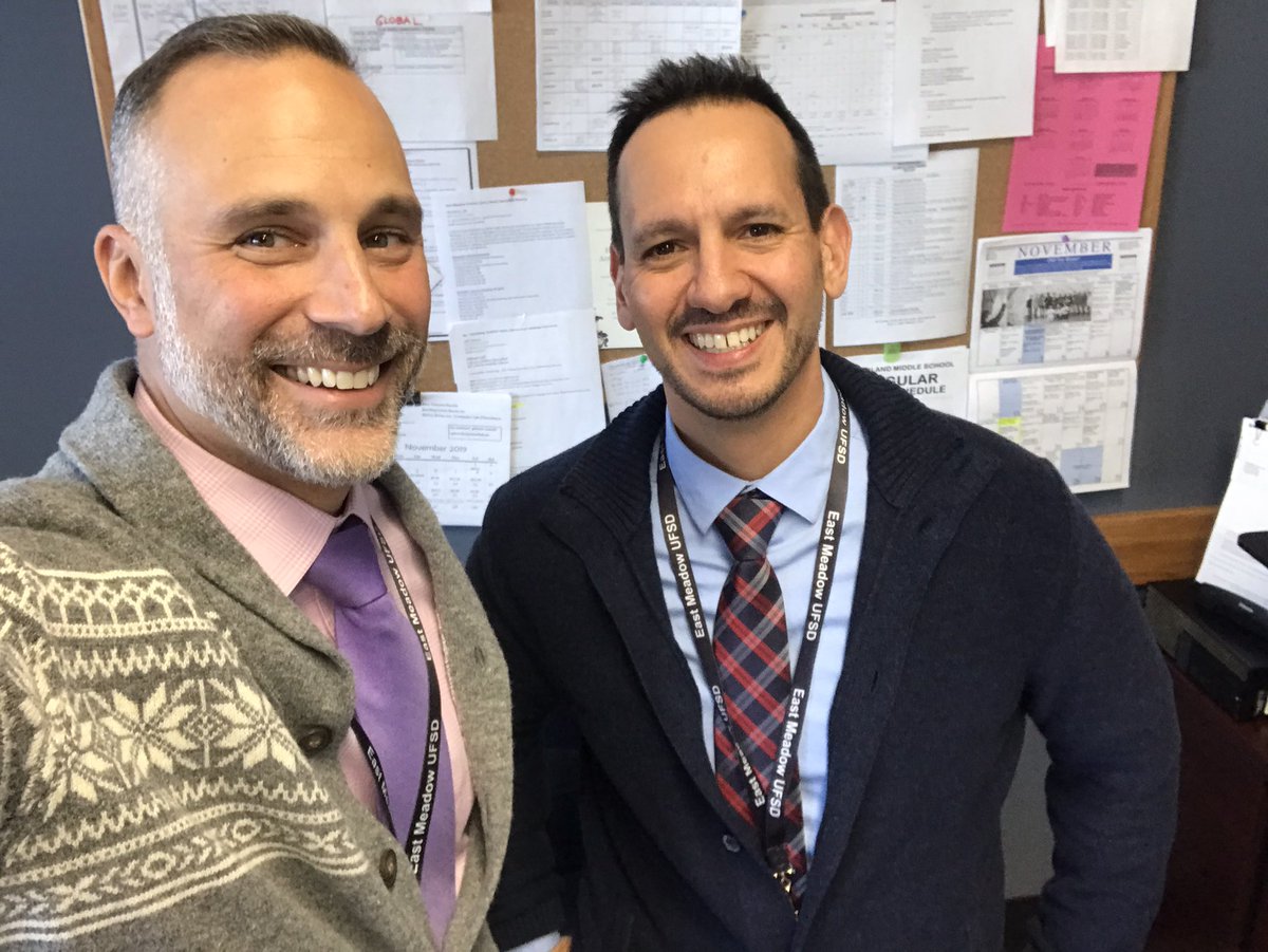 frank_lukasik's tweet photo. Happy #WorldKindnessDay! #cardigansforKindness #curriculumstyle @jim_mendonis @emeadowschools #greathappenshere19_20 https://t.co/QyERSqZf10