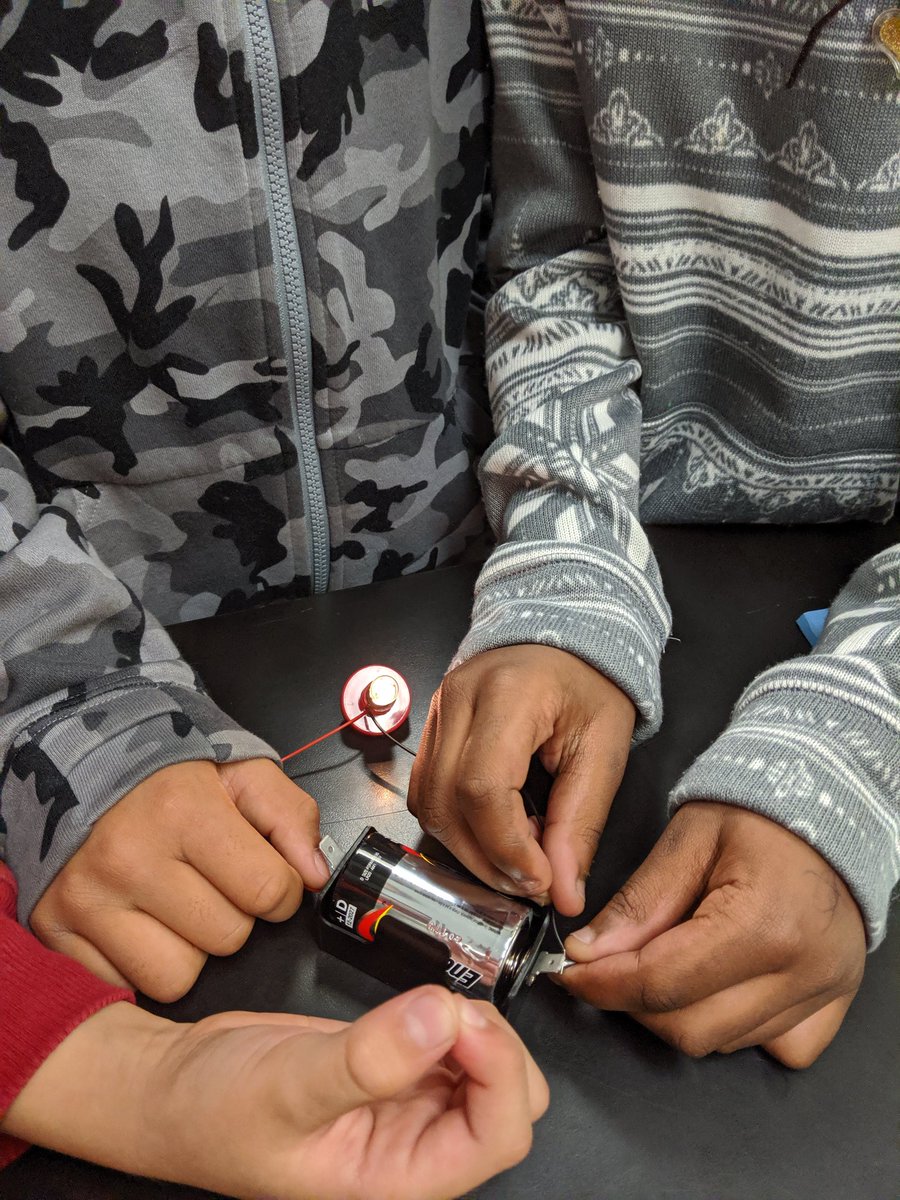 Mrs_GTyree's tweet photo. @CorneliusElem 4th graders did an amazing job working together to create their #circuits and explore different materials with their circuits! π‘β‘ #HandsOnScience #LevelUp #TheClassroomsofCornelius https://t.co/KKYbnLRtyZ