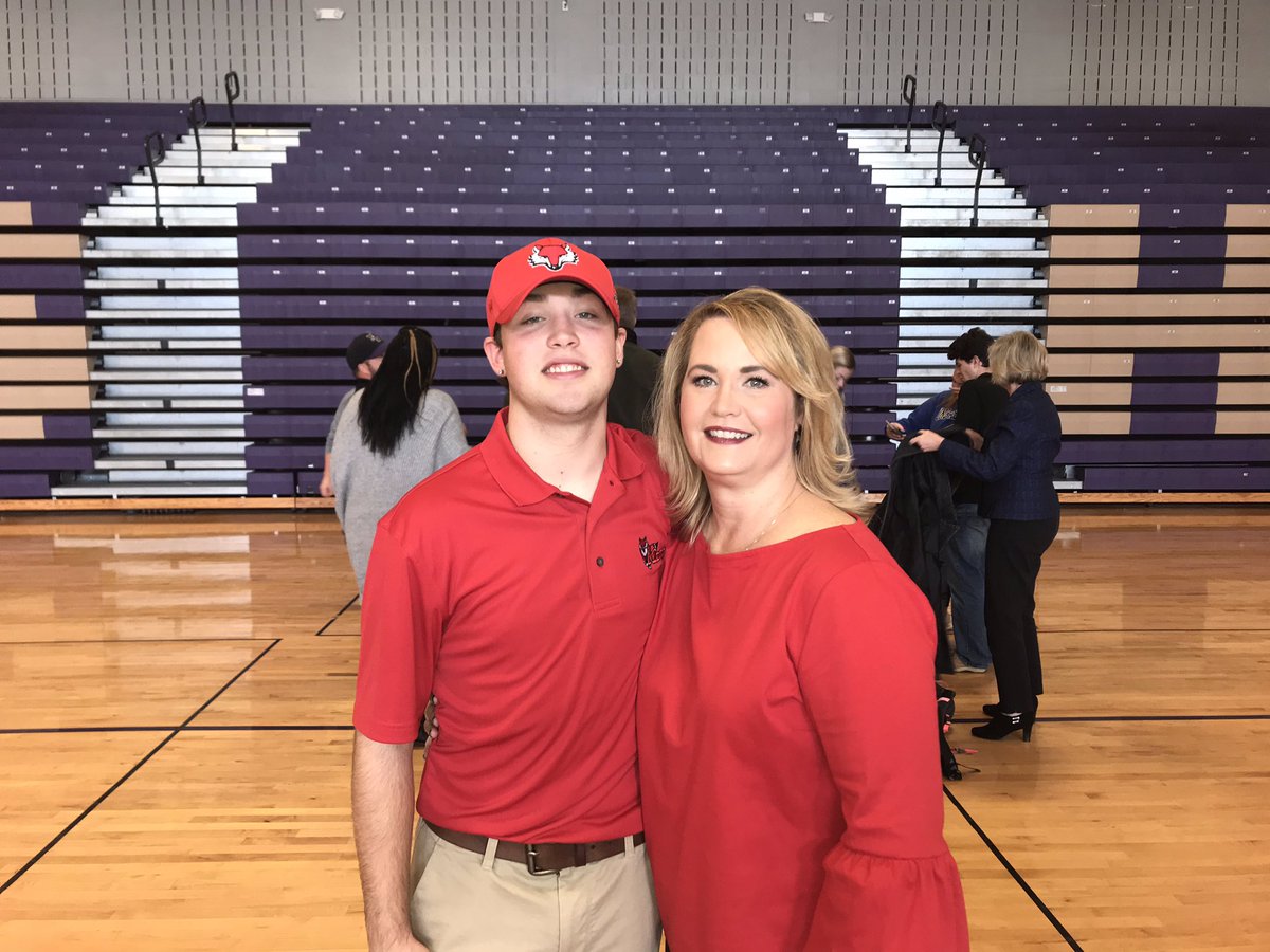 twolaxbros's tweet photo. Congratulations to all of Noah’s past, present and future teammates on signing their NLI’s today. Cherish the moment and keep grinding! For those who have not signed yet,don’t give up on your dream! @Marist_MensLax take good care of my boy! https://t.co/At8Q2WV45v