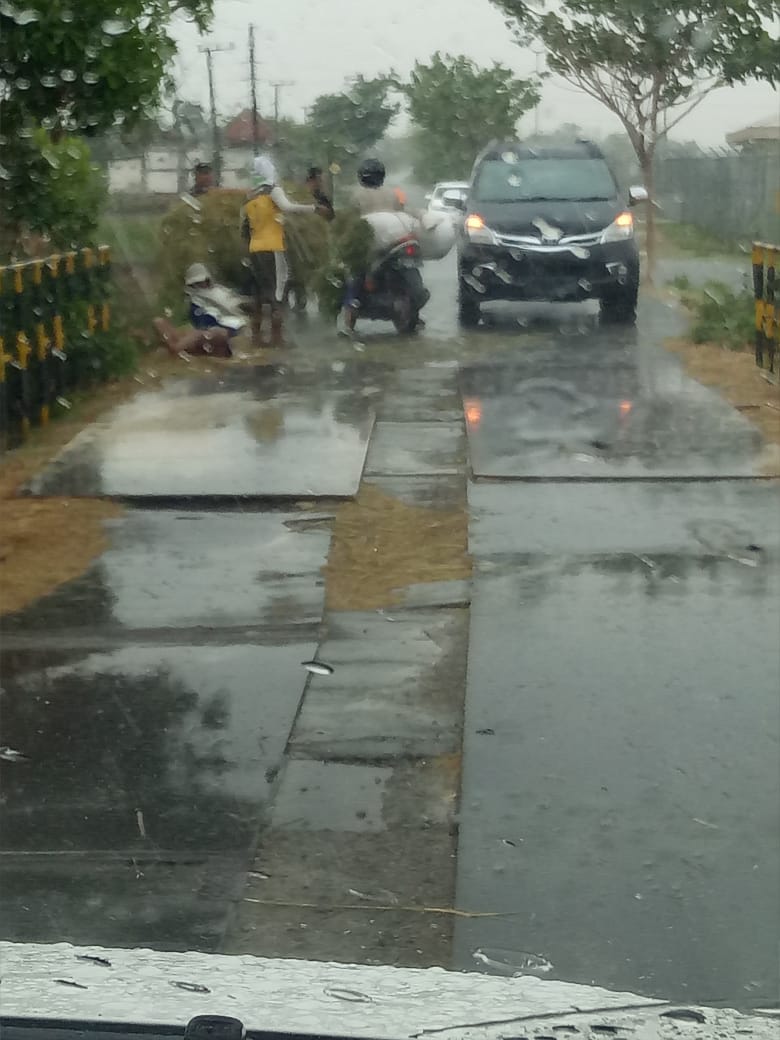 kakdidik13's tweet photo. Jembatan Viral di Wilayah menuju Migas Jambaran - Tiung Biru (J-TB)
https://t.co/hGkK5jJZIj

via @suarabanyuurip CC @HumasSKKMigas @jokowi @pertamina 

#JembatanViral di #Bojonegoro https://t.co/x7q94CYzto