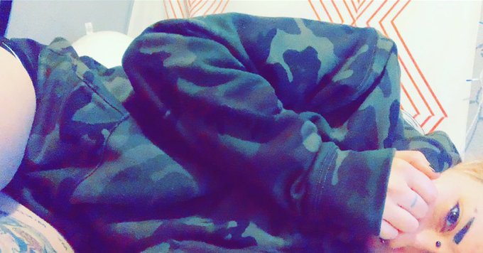 I&rsquo;m needy and want to be held kthanks https://t.co/1kri8R12sw<a href="/tag/newprofilepic"class="tags"><span>#newprofilepic</span></a>